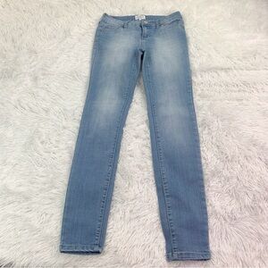 Celebrity Pink junior 3/26 skinny Jeans in light blue